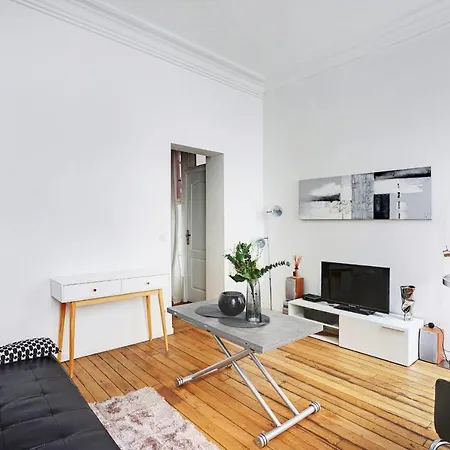 Apartment Charming 2p - Republic Temple *